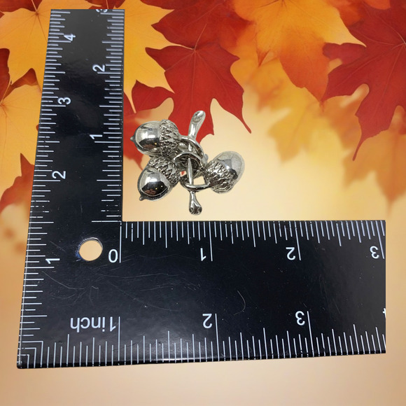 Vintage 1980's Acorn Dimensional Earrings Silver Tone Couture Runway Clip On - Picture 4 of 5